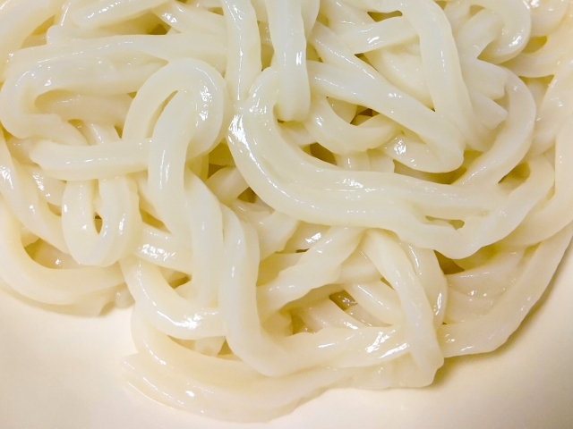 茹でたうどんの画像