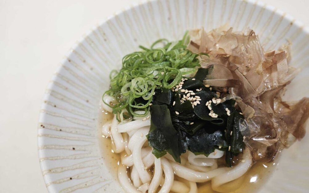 かつお香る温うどん